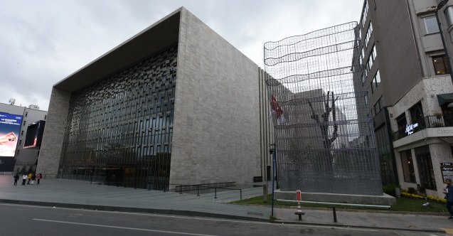 Atatürk Kültür Merkezi heykeline kavuştu