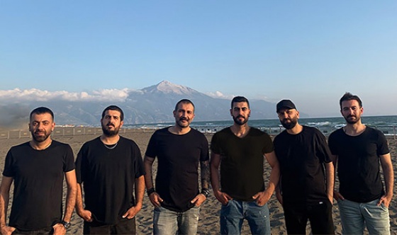 Mengene’nin yeni şarkısı “Kokmuşlar Mezarlığı” yayında!