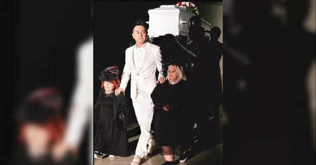 Serdar Ortaç'ın rol aldığı klipteki tabut çalındı!