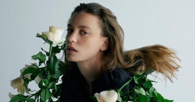 Serenay Sarıkaya'nın '10 milyon takipçi' sevinci