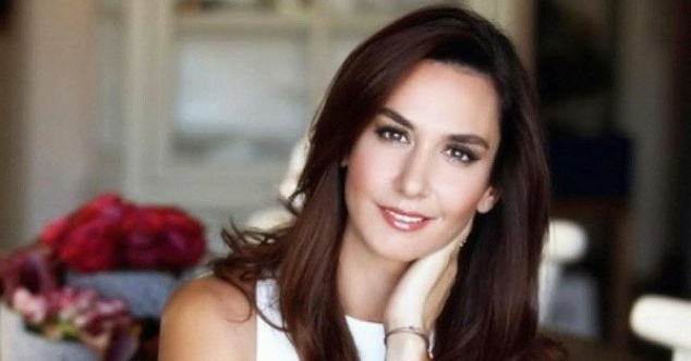 Sevgilisiyle görüntülenen Ayşe Tolga panik oldu