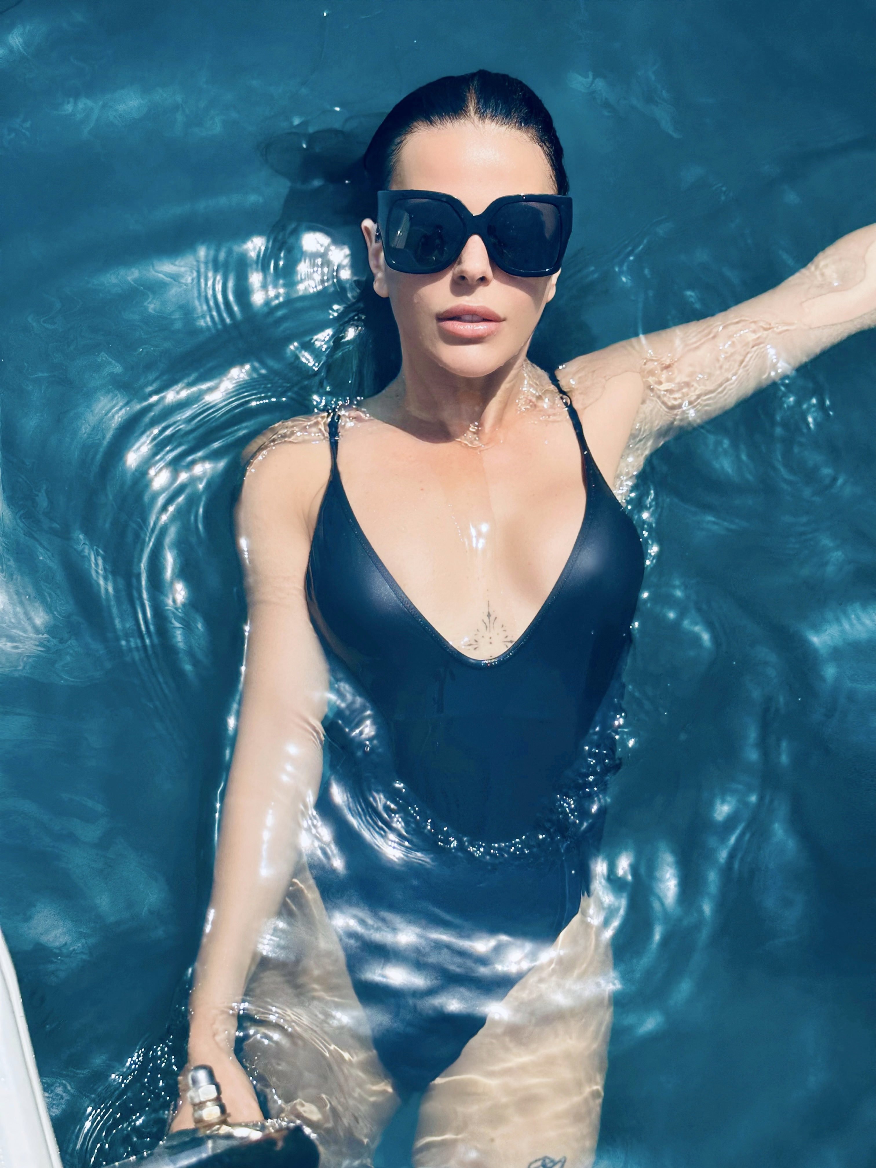 Simge'den yeni şarkı: Çapkınca