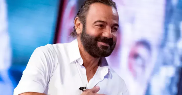 Kerem Alışık, Verissimo'da İtalyanca şiirle alkış aldı!