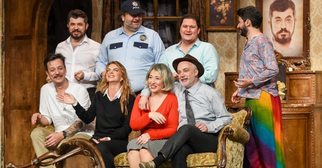 “Şaşırt Beni” adeta şampiyonlar ligi kadrosuyla sahnede