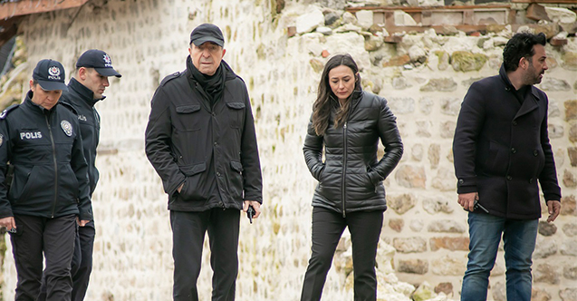 Depremde ailesini yitiren Zeynep bulunacak mı?