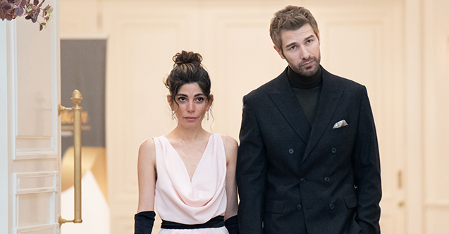 Hayriye,  utanç verici duruma düşüyor!