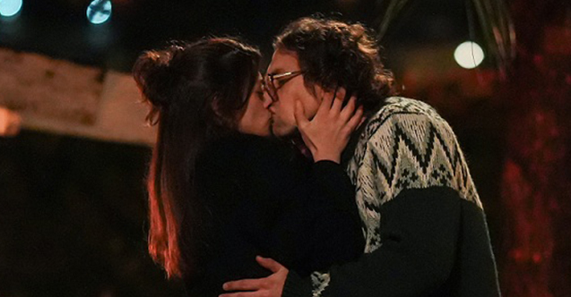 Karsu ve Atilla öpüştü!