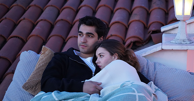 Tarık, Seyran’a yardım ediyor