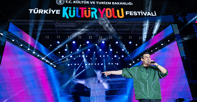 Norm Ender'den muhteşem performans