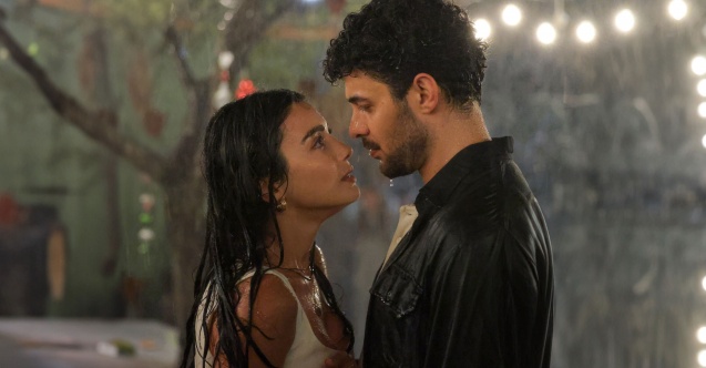 Gözleri Karadeniz’den yağmur altında aşk!