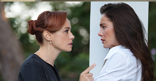 Seniha, Nüzhet'i Nalan’ı öperken görüyor!