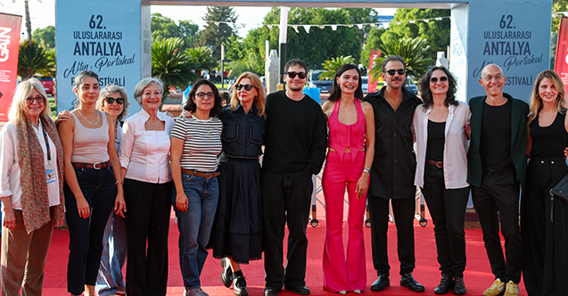 Çağla ile  Guillaume düğün çekseler ona da giderim