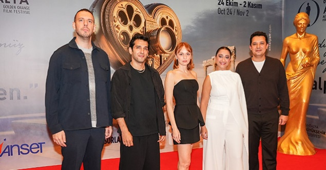 'Gelin Takımı 2' Altın Portakal'da gala yaptı!