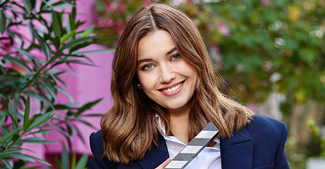 Afra Saraçoğlu’ndan ilk kare!