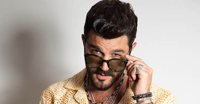 Burak Sevinç'ten devlerin aşkı performansı