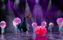 "KADIN" dans performansı son kez sahnede