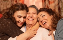 ‘Bir Aile Provası: Yaşayın Gitsin’ oyununun prömiyeri gerçekleşti!