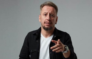 Cem İşçiler yeni gösterisi “Açık Konuşuyorum” ile sahnelerde