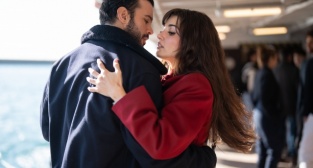 Hande Erçel Ve Barış Arduç'un yer aldığı Aşkı Hatırla'dan yeni kareler