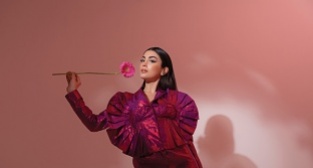 Özge Yağız'dan birbirinden ışıltılı kareler