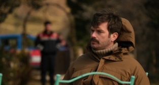 Kıvanç Tatlıtuğ ve Funda Eryiğit’in rol aldığı Boğa Boğa’dan ilk karaler paylaşıldı!