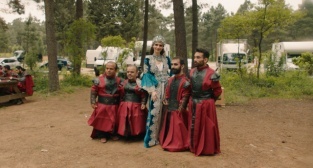 BluTV dizisi "Deneme Çekimi"nden kareler paylaşıldı