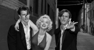 Netflix, Blonde filminden kareleri paylaştı