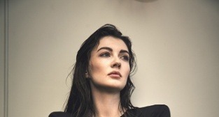 Burcu Özberk'ten çarpıcı kareler