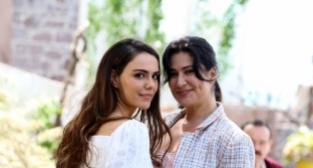 Üç Kız Kardeş’in setinden renkli kareler