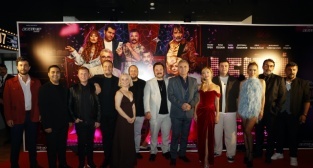 Leydi Di Galasına ünlü akını