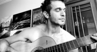 Yiğit Kirazcı Bodrum şarkısını yorumladı