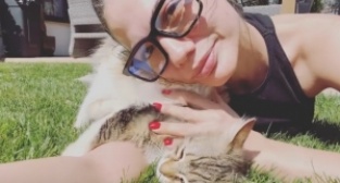 Demet Özdemir'in kedi aşkı