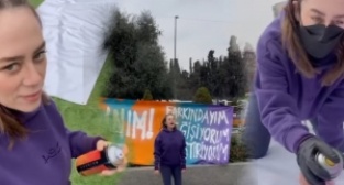 Demet Evgar’dan tek kişilik protesto