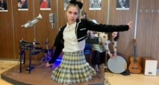 Aleyna Tilki'den set arası dans şov 