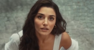 Disney Plus'ın 'Hande Erçel'li reklamı yayında