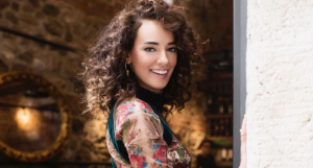 Seda Bakan'dan Bollywood dansı