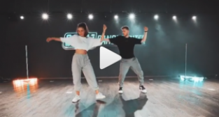 Demet Özdemir'den dans şov