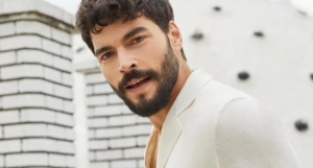 Akın Akınözü sosyal medyada gündem oldu 