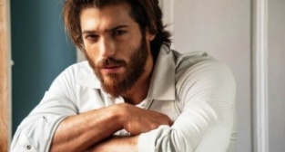 Can Yaman sevgisi bitmiyor!