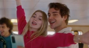 Aleyna Tilki ilk kez rock şarkısı seslendirdi