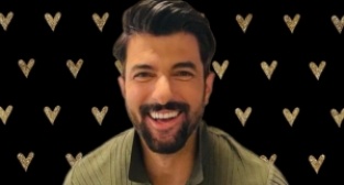 Engin Akyürek'ten 'kız çocukları' için teşekkür!