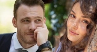 Kerem Bürsin ve Hande Erçel'in tavla keyfi