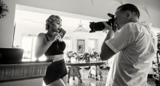 2022 Pirelli Takvimi’nden kamera arkası görüntüler 