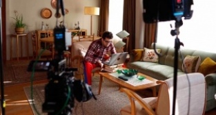 Tutunamayanlar “çevrimiçi” oldu, kamera arkasına eğlenceli görüntüler yansıdı 