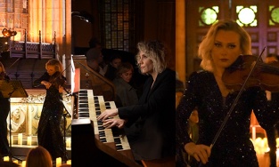 Mum ışığında müziğin 2. yılı St. Antuan Kilisesi’nde kutlandı!