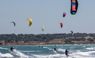 Gökçeada kite sörf meraklılarının gözde mekanı