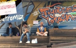 Tiyatrocular susma eylemi başlattı