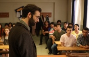 Akif tüm güvenini kaybediyor