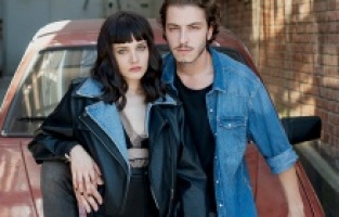 Savaş ve Helen'in romantik anları