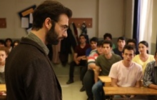 Akif tüm güvenini kaybediyor